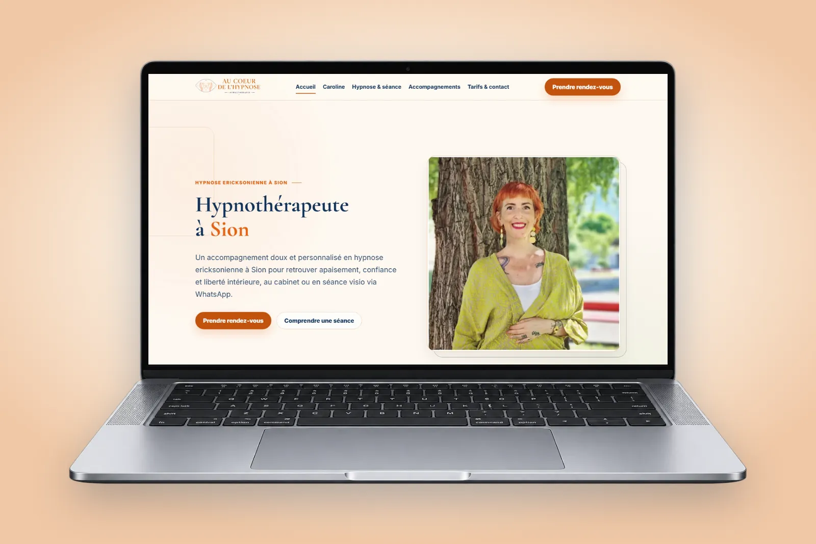 Site internet d'Au Cœur de l'Hypnose, cabinet d'hypnothérapie à Sion en Valais, affiché sur un ordinateur portable