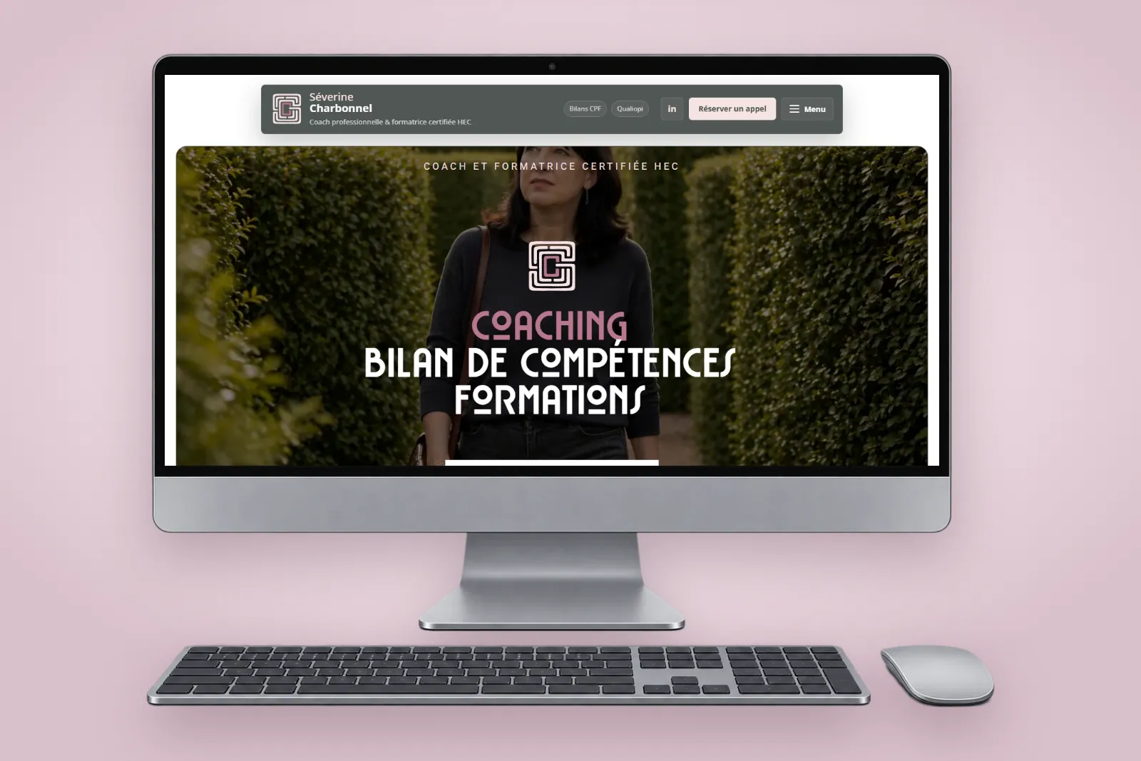 Site internet et identité graphique de Séverine Charbonnel, coach professionnelle à Paris, affichés sur un ordinateur de bureau